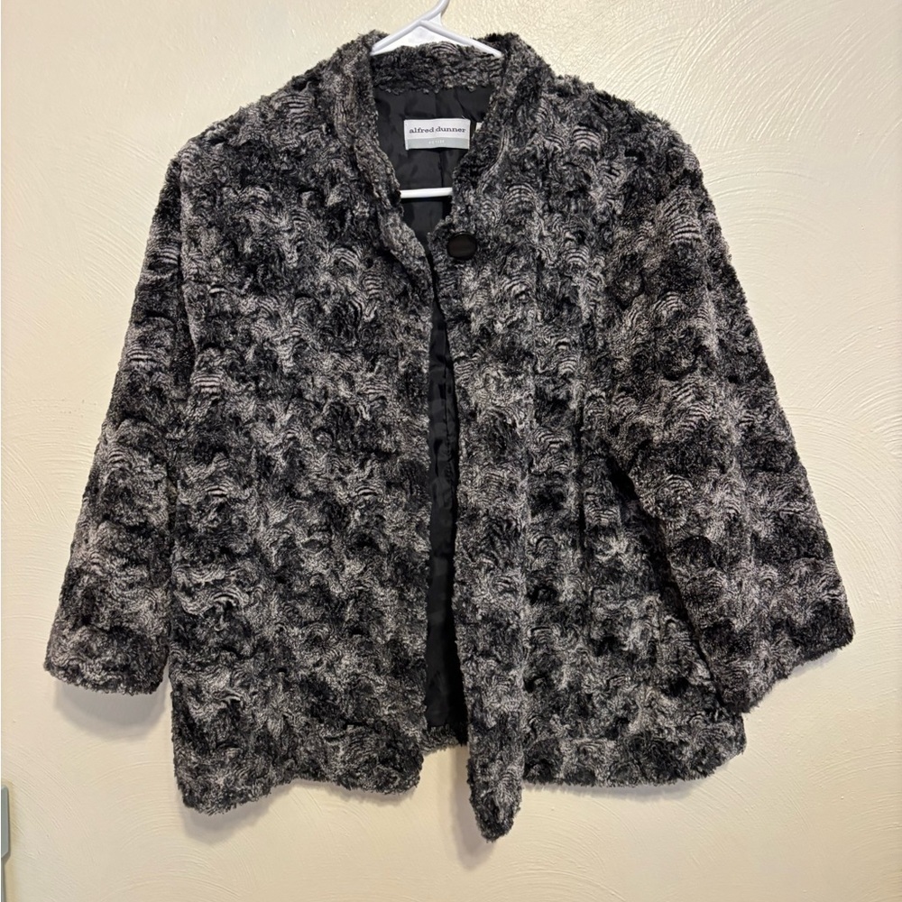 Alfred Dunner Petite Faux Fur Jacket Black Gray Textured 12P - Picture 2 of 9